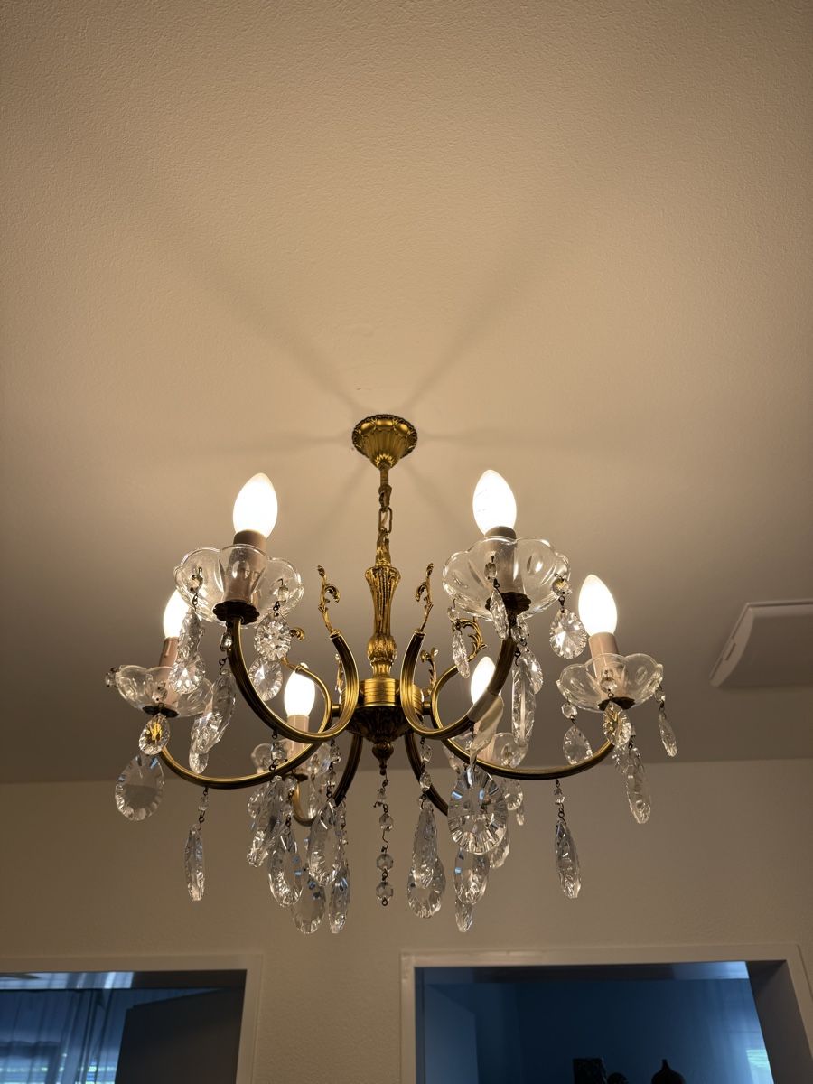 Lustres & lampes de plafonds: kleiner Kronleucter  – D'occasion à Pfäffikon ZH par Nurgun