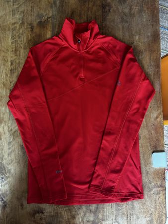 Sous-pull  sport McKinley rouge taille S bon état