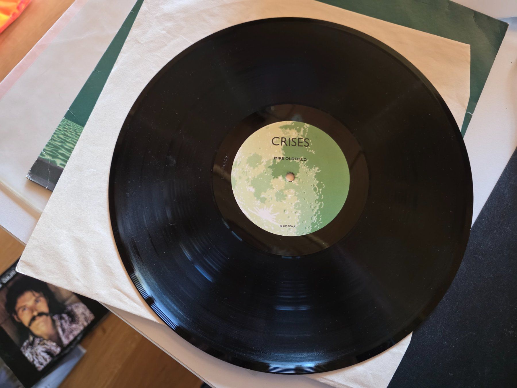 Dischi in vinile: Vinyl LP Crises - Mike Oldfield - 205500 – Usato da Walterswil BE venduto da Lonitti 2