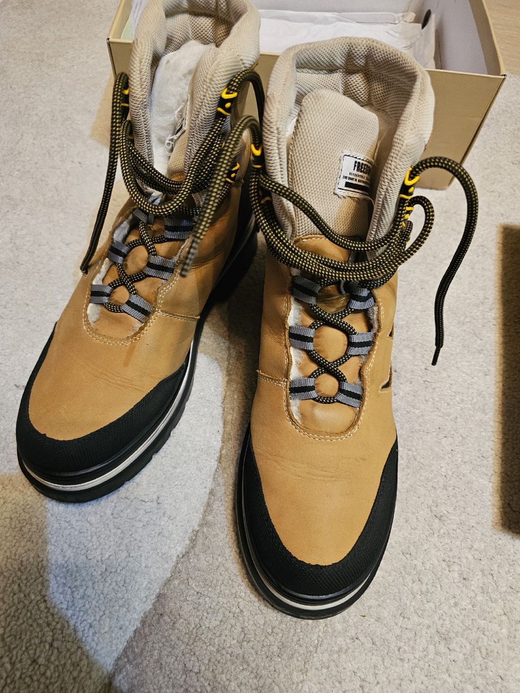 Scarpe da donna: Winterstiefel aus Leder mit Lammfell – Usato da Wettswil venduto da Alena.RR