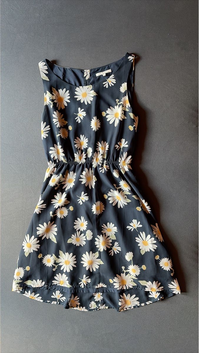 Robes: Kleid mit Blumenmuster dunkelblau – D'occasion à Sumiswald par M85G