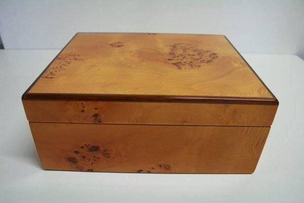 Humidor per sigari: Humidor "Wurzelholz" – Nuovo e nell'imballaggio originale da Wetzikon ZH venduto da Goschama