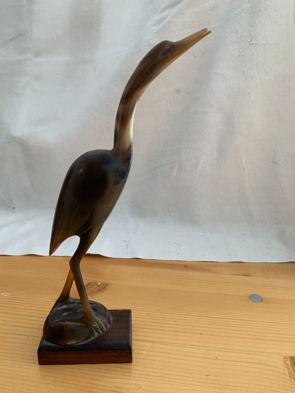 Figuren: Fischreiher aus Stein auf Sockel. – Gebraucht aus Mumpf von dadaboygugulini