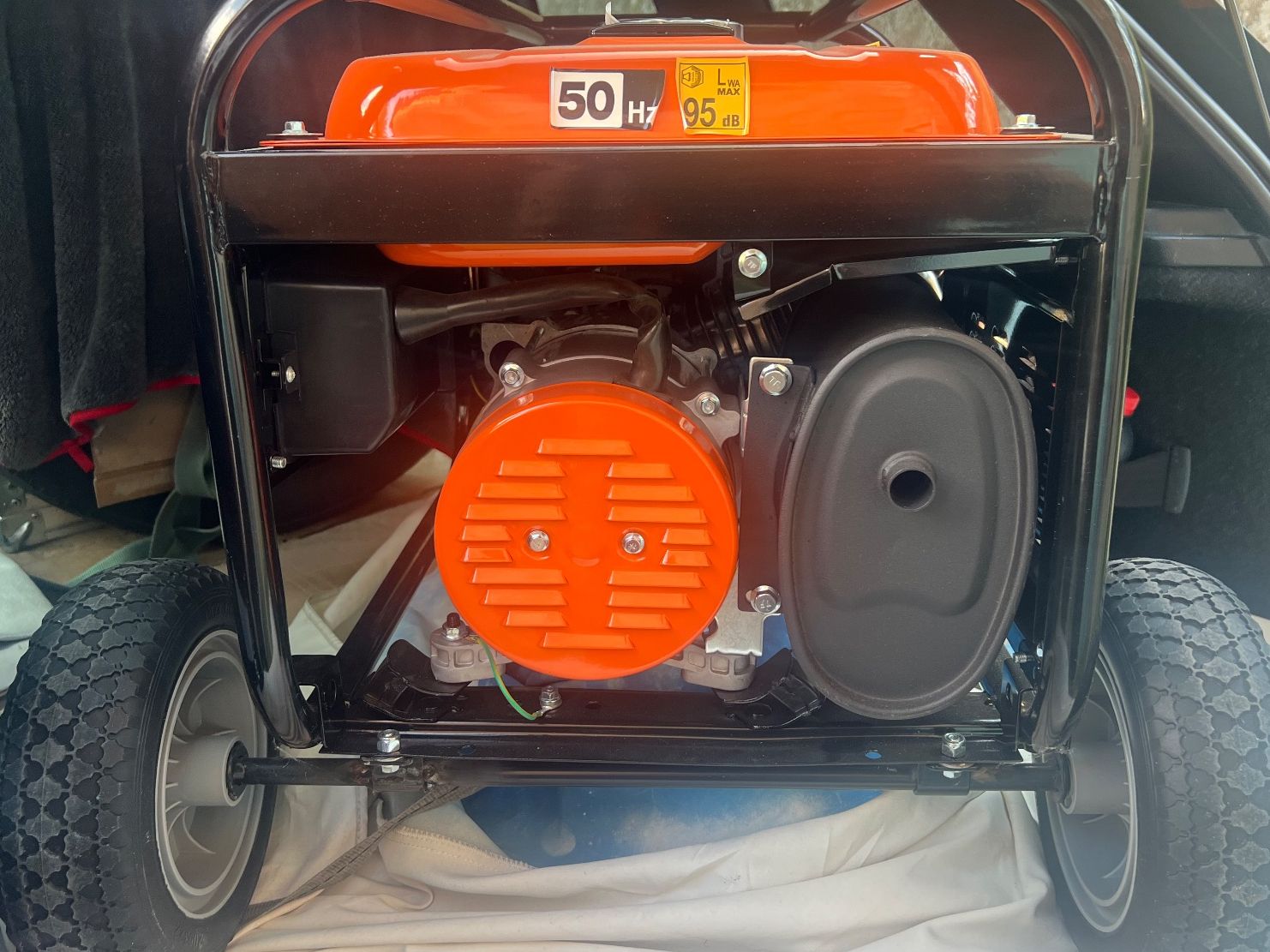 Generatori di corrente: Generator 2500 neu Benzin – Nuovo (secondo la descrizione) da Waltalingen venduto da sam092 1