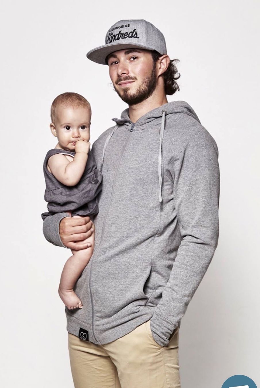 Pullover & Sweatshirts: Hoodie von Love Radius – Gebraucht aus Auvernier von E111 1