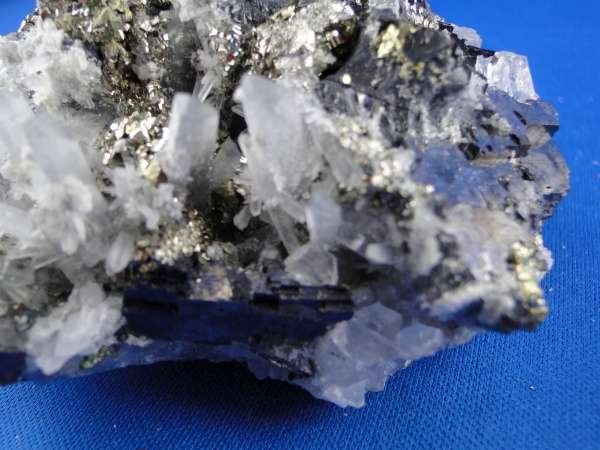 Minerali & Pietre curative: Galena mit Chalkopyrit und Quartz – Usato da Schinznach Bad venduto da Demerald 8