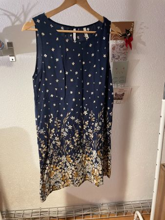Chicoree Kleid, Grösse M, Dunkelblau mit Blumenmuster