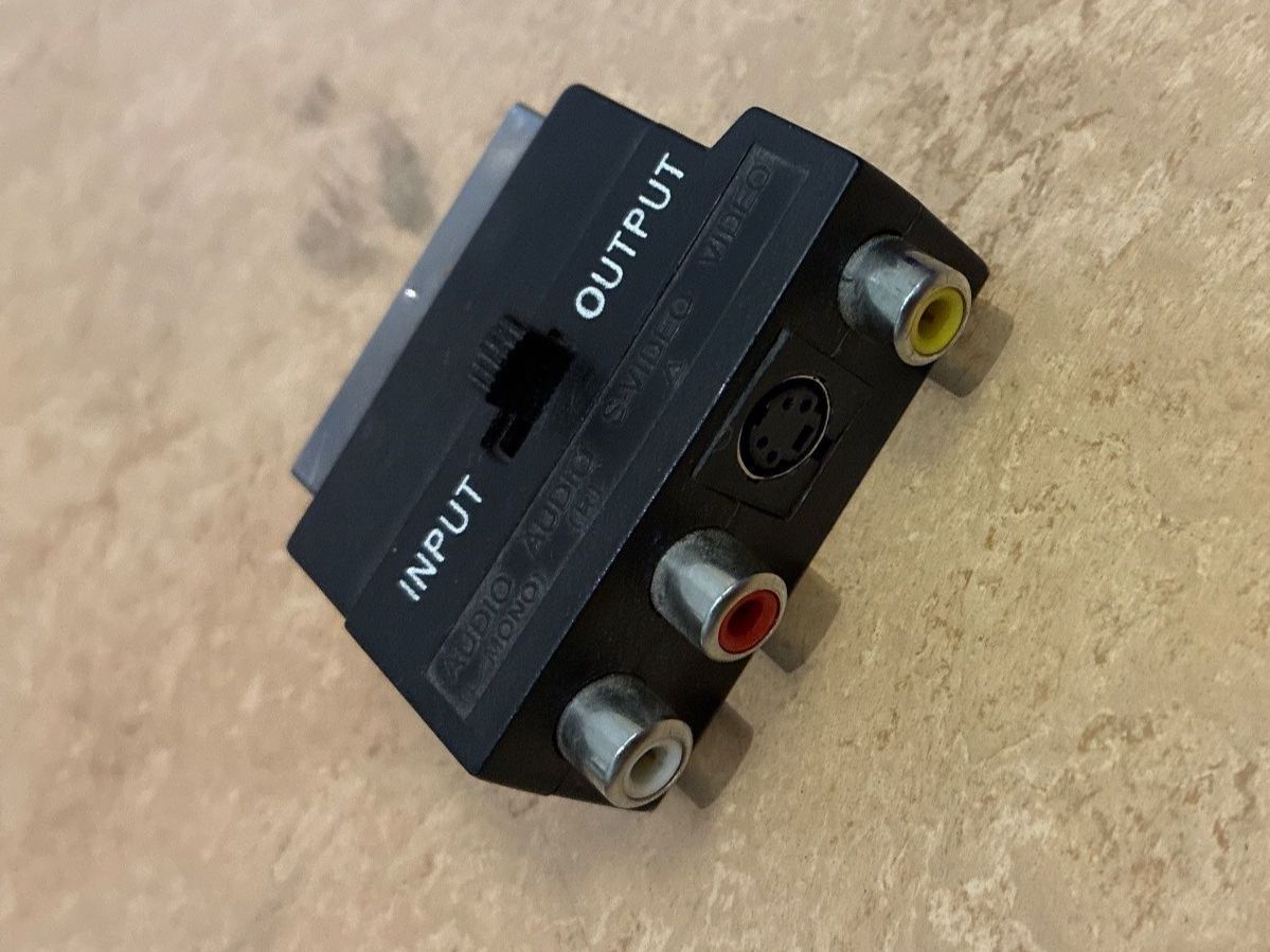 Laufwerke & Adapter: Scart Adapter auf Cinch/S-Video - Switch Input/Output – Gebraucht aus Guntershausen von Gloominati 2