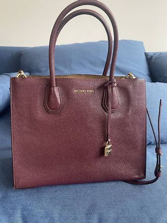 Borsa Michael Kors in pelle martellata viola