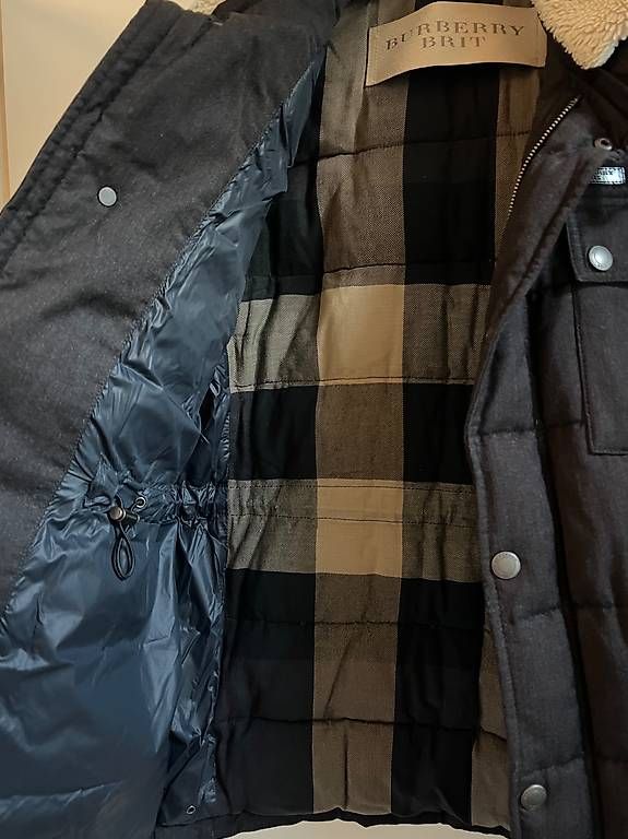 Burberry Jacken: Burberry Winterjacke – Gebraucht aus St. Gallen von Alina.33 1