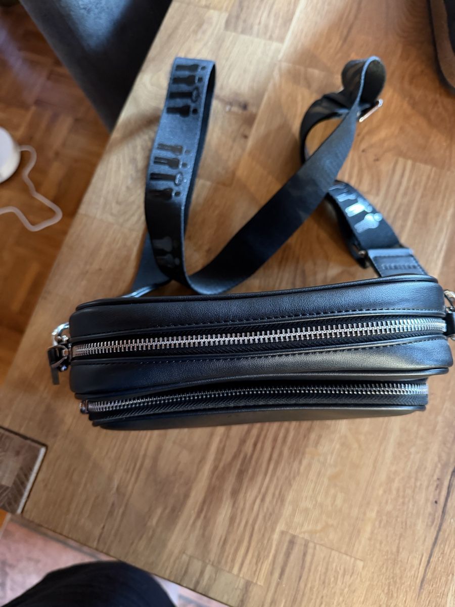 Sacs femmes: Schwarze Tasche Urbany – D'occasion à Bauma par Minipolo67 1