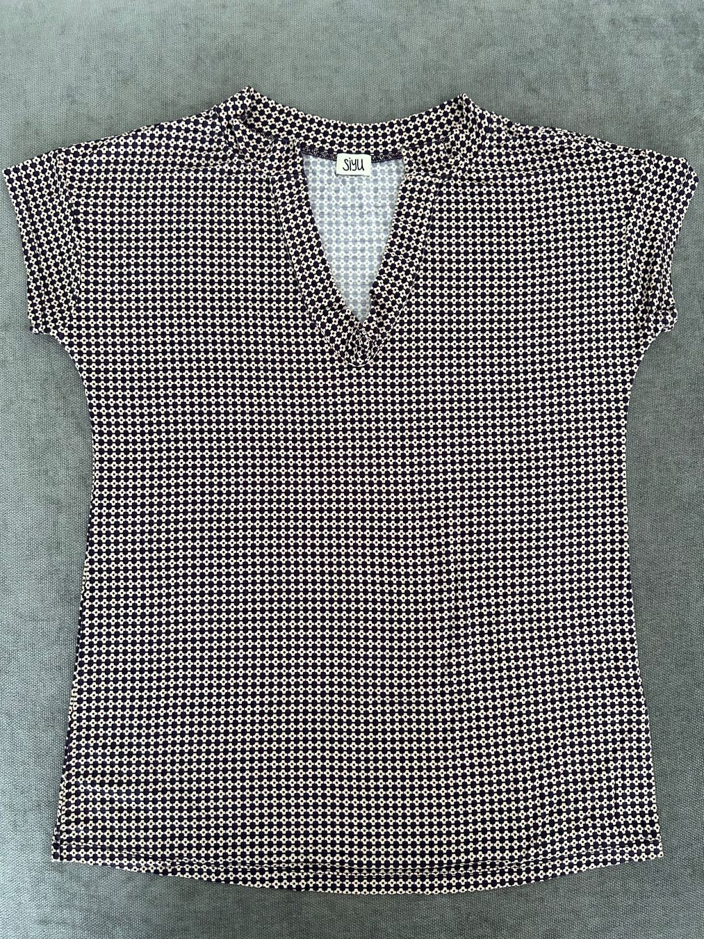 Tops: Siyu Shirt Grösse S/M elegant & gemütlich – Gebraucht aus Wimmis von rimnakit