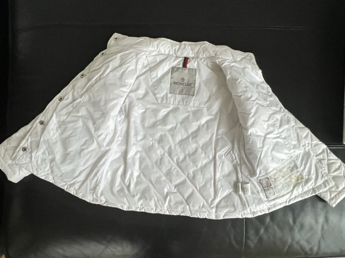 Moncler Giacche & Cappotti: Moncler Jacke Mädchen 5 Jahre – Usato da Zumikon venduto da DamenFashionShop 2