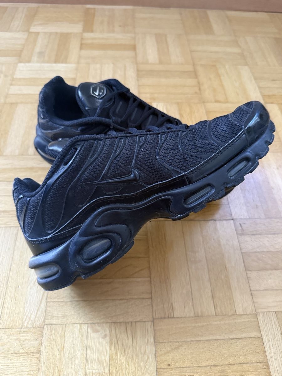 Nike Chaussures hommes: Baskets Nike Air Max Plus noir état acceptable – D'occasion à Zürich par Butpiquant