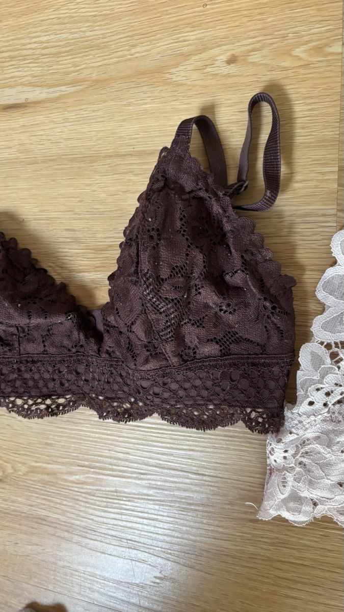 Altra biancheria intima: Zwei schöne Spitzen-BHs – Usato da Roggwil BE venduto da R.. 2