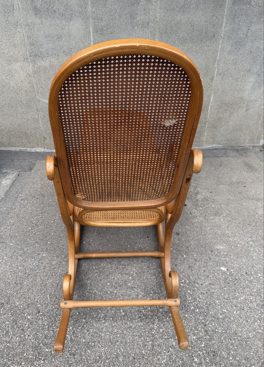 Thonet Sedie: Schaukelstuhl mit aufklappbarem Fussteil – Usato da Zürich venduto da Kue_Zuerich 7
