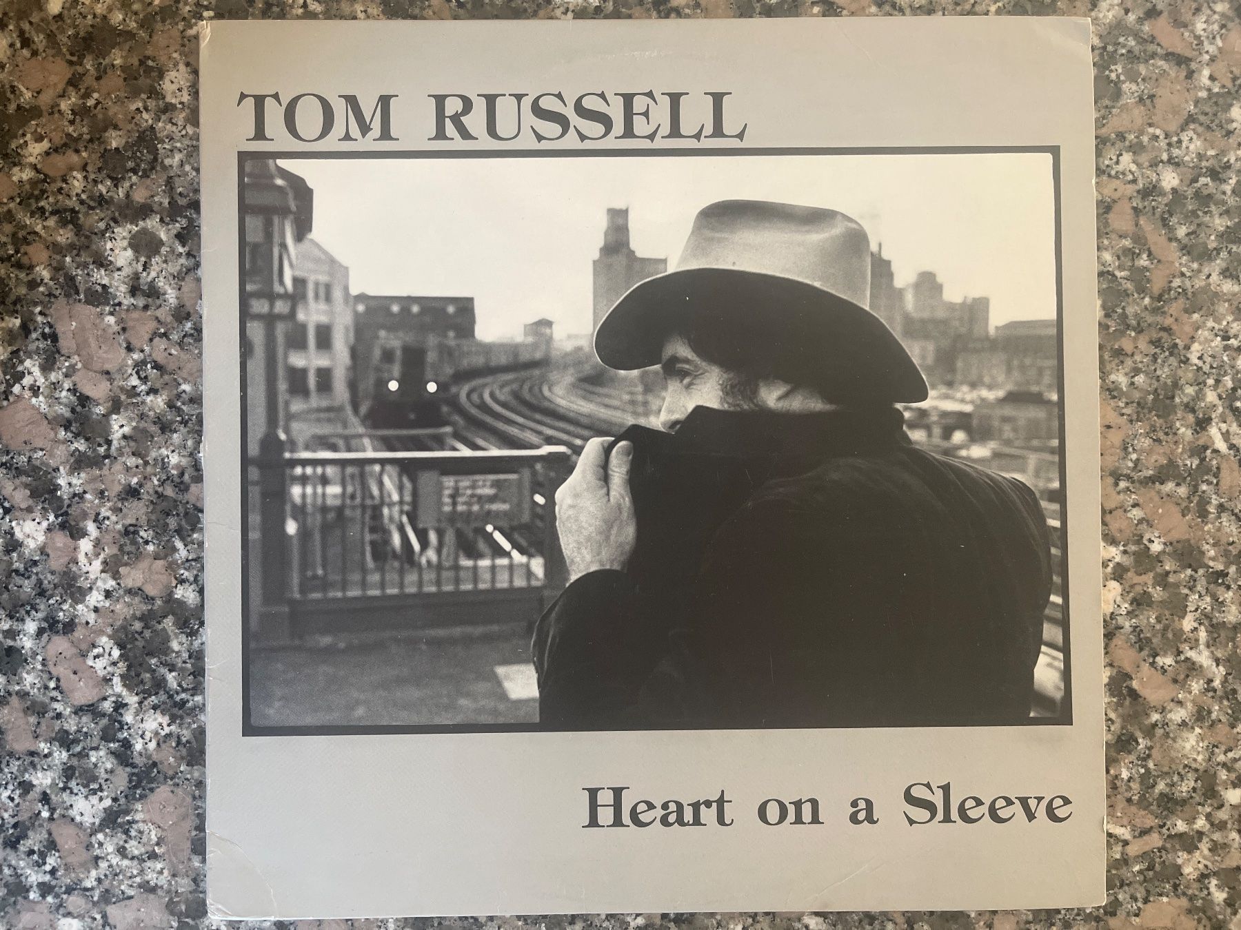 Dischi in vinile: S1609/Tom Russell - Heart on a Sleeve – Usato da Frutigen venduto da Philippe_jsp