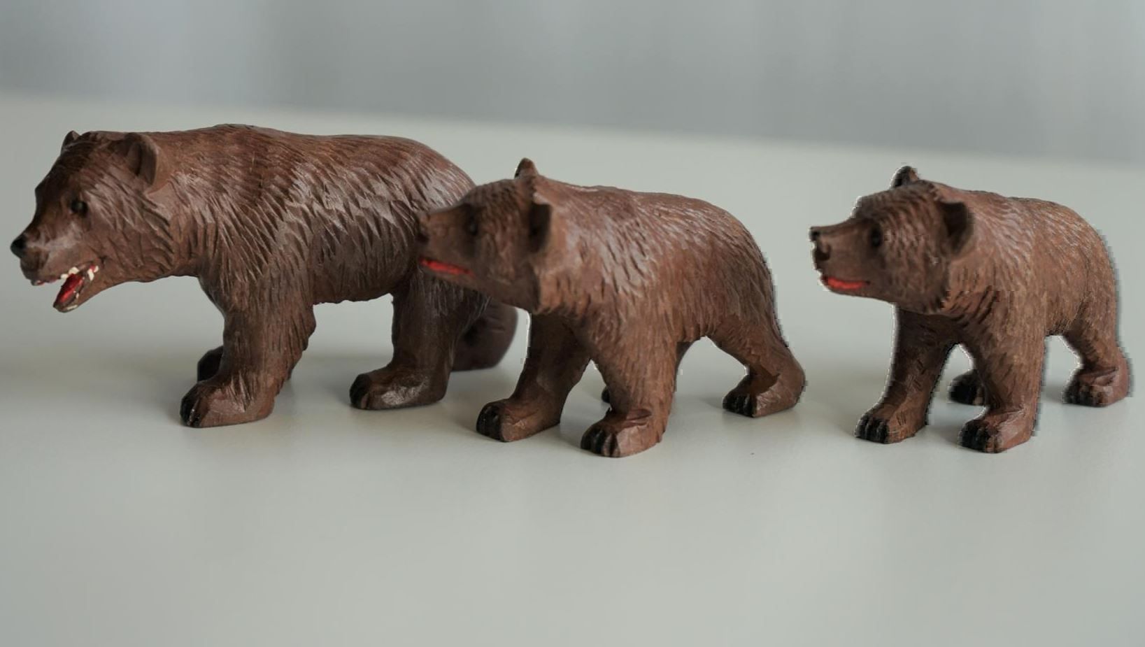 Figurines: 3 Bären, geschnitzt – D'occasion à Brienz BE par P.Edelweiss