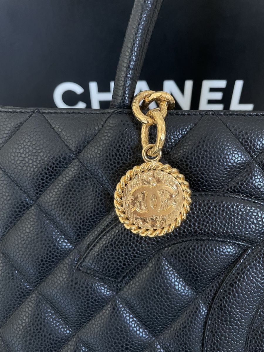 Chanel Taschen für Damen: Chanel Médaillon Vintage – Gebraucht aus Haute-Nendaz von velvetsummit.co 4