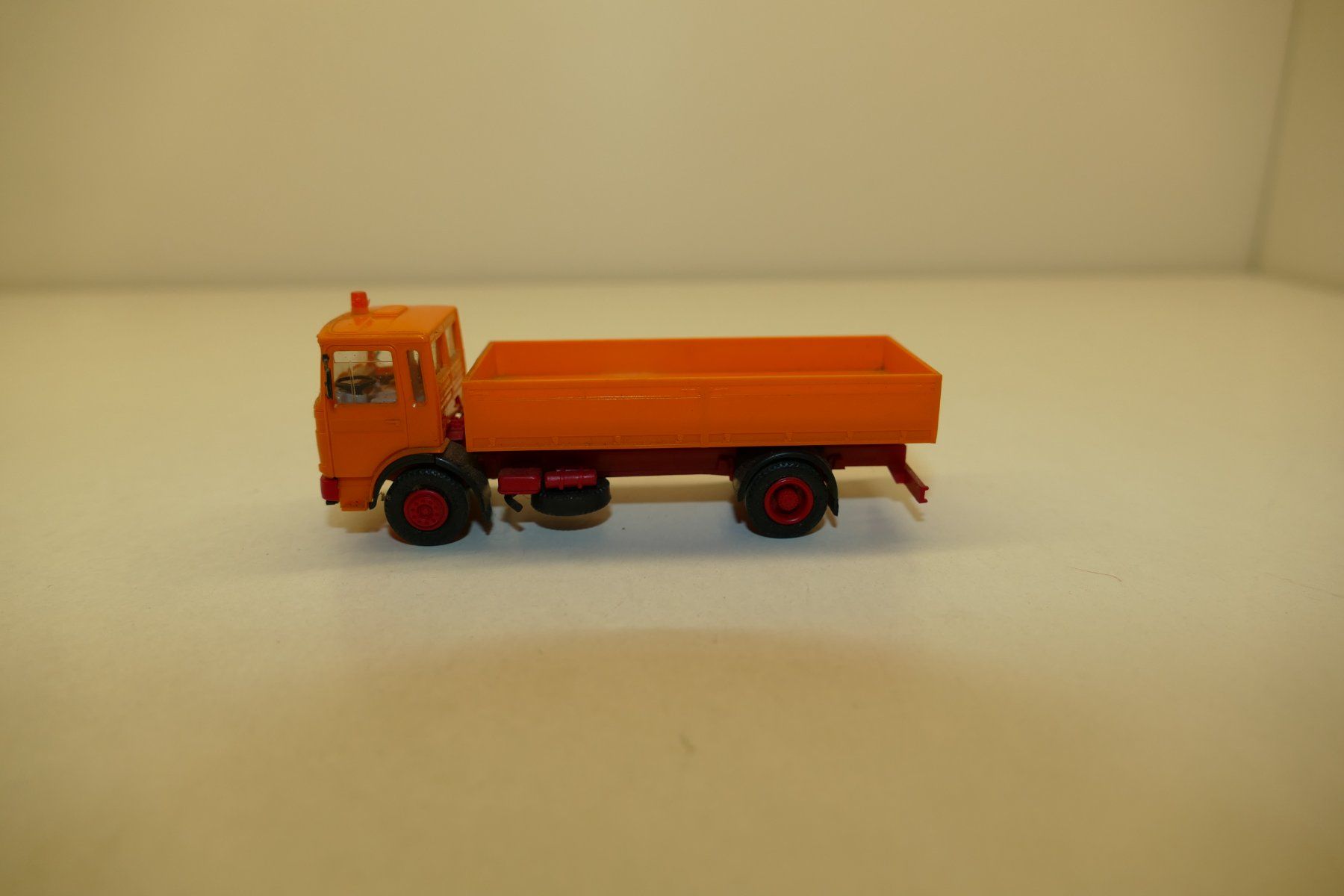 Herpa Modellautos: Herpa 1:87: MAN Pritschen LKW – Gebraucht aus Niederhasli von rail-duerst