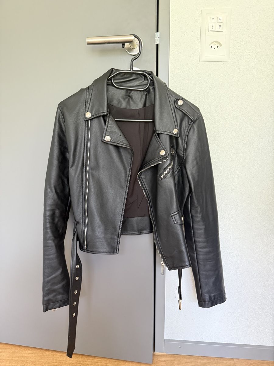 Vestes: Lederjacke – D'occasion à Brunnen par pel_vk7g