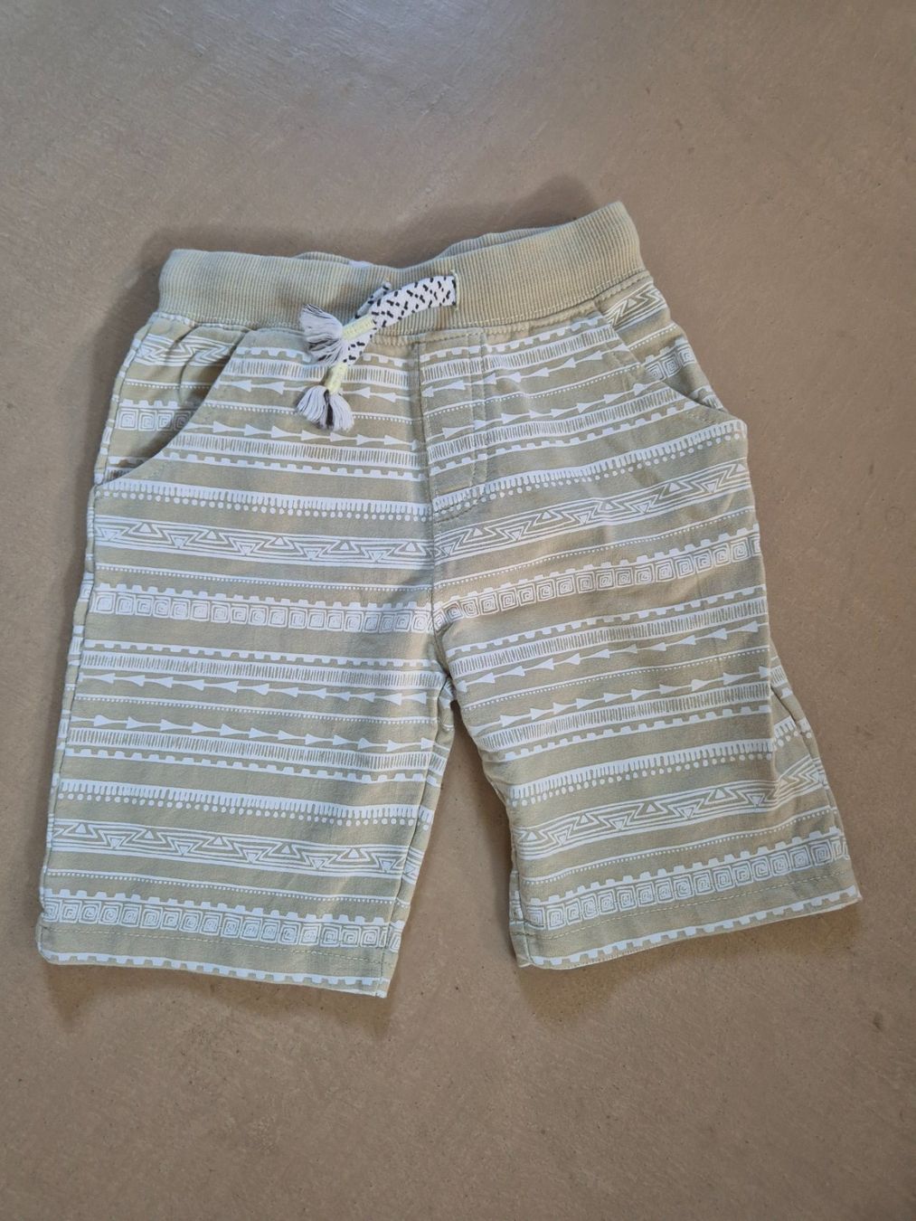 Pantaloni: Shorts beige/weiss gestreift, Gr. 98 – Usato da Dietikon venduto da grafad