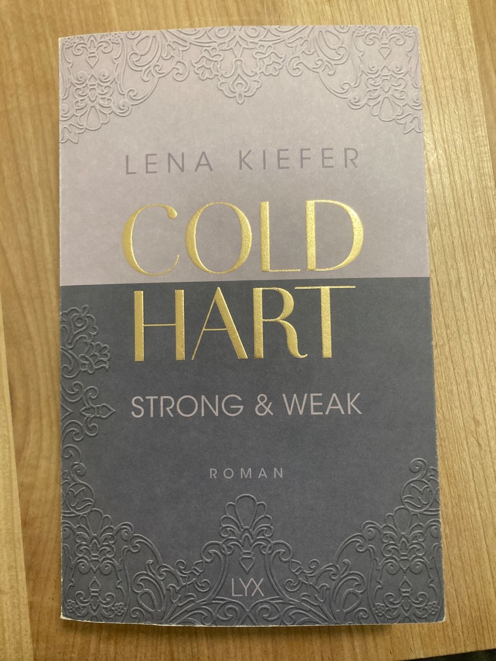 Libri: Lena Kiefer | Cold Heart Strong & weak – Usato da Basel venduto da AufeinenBlick