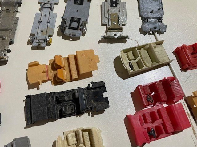 Dinky Toys Modellautos: chassis et intérieurs miniatures – Defekt aus Ursy von DK8 2