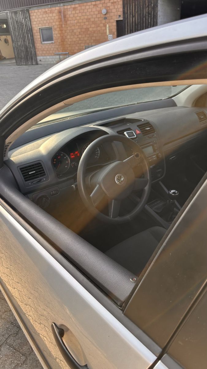 VW Autos: VW Golf V – D'occasion à Ostermundigen par cercel.Ion 4