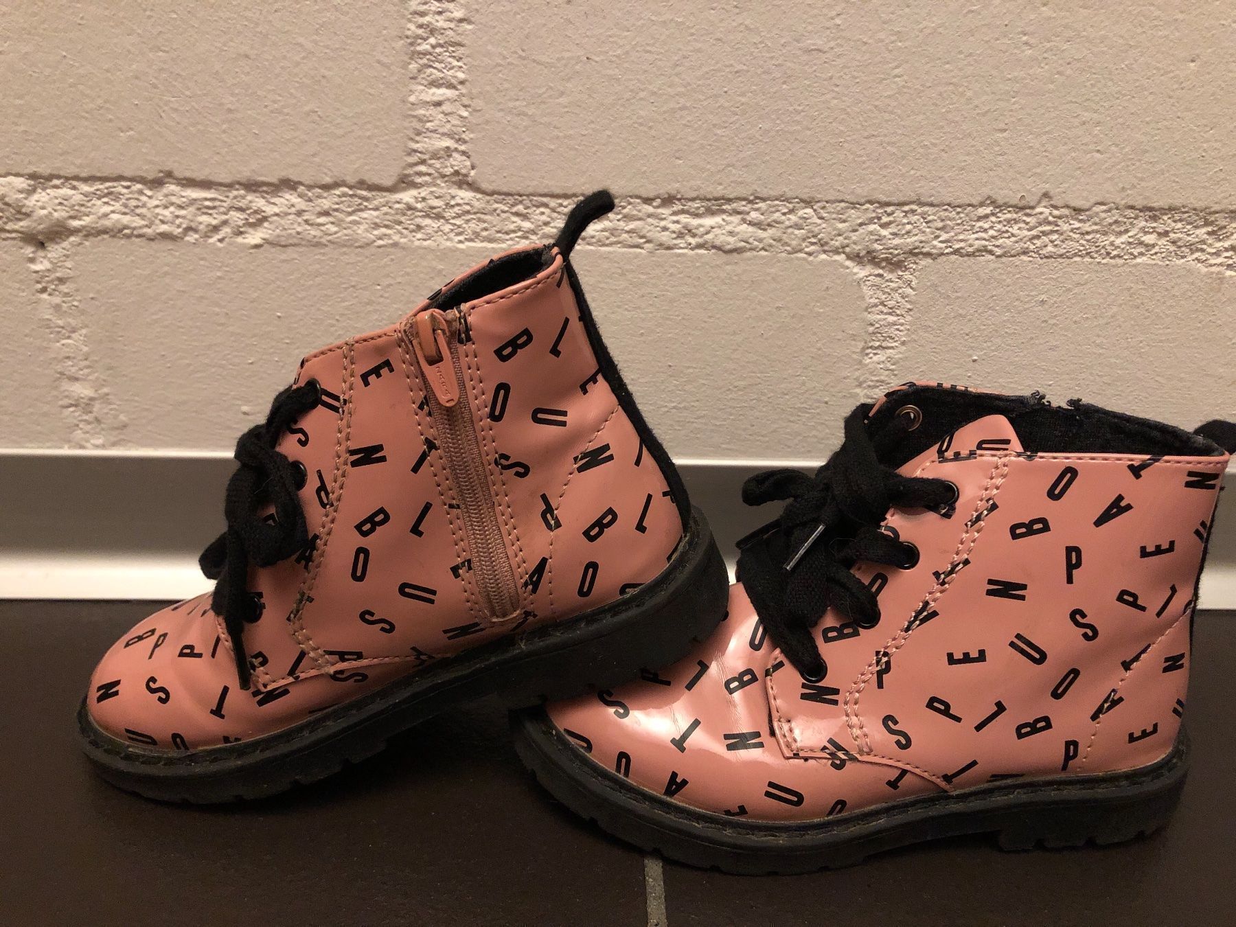 Zara Schuhe für Mädchen: Stiefel lack  Zara Gr.26 – Gebraucht aus Nods von BieneS 1