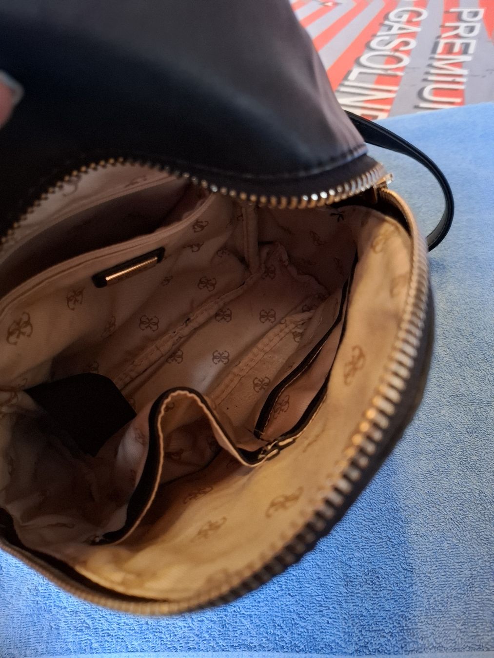 Guess Rucksäcke: Kleiner süsser Guess Rucksack – Gebraucht aus Ettenhausen TG von Gismolio 2