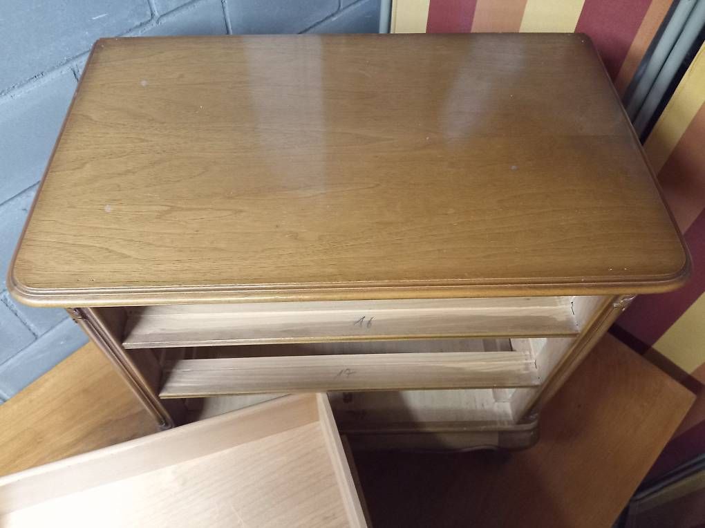 Comodini: Nachttisch Vintage – Usato da Fribourg venduto da Mikele0 2