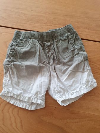 H&M Shorts, Gr. 140, Khaki/Weiss, neuwertig