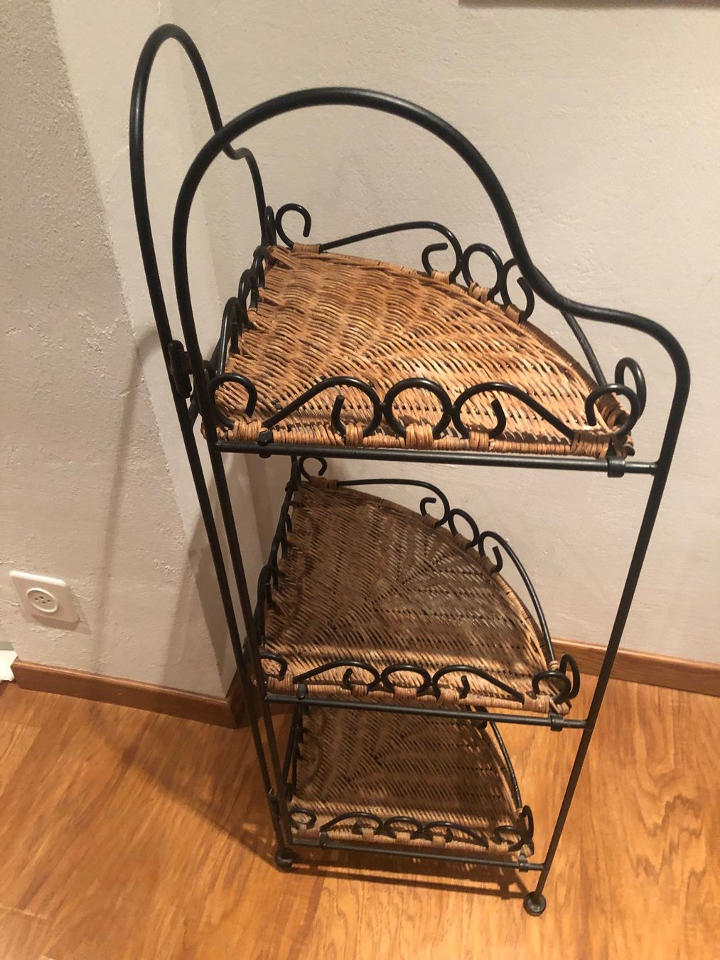 Regale: Etagère d'angle vintage en osier et fer forgé – Gebraucht aus thonex von begochiqui 3