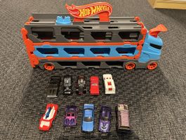 Hot Wheels transporter with 10 cars used condition