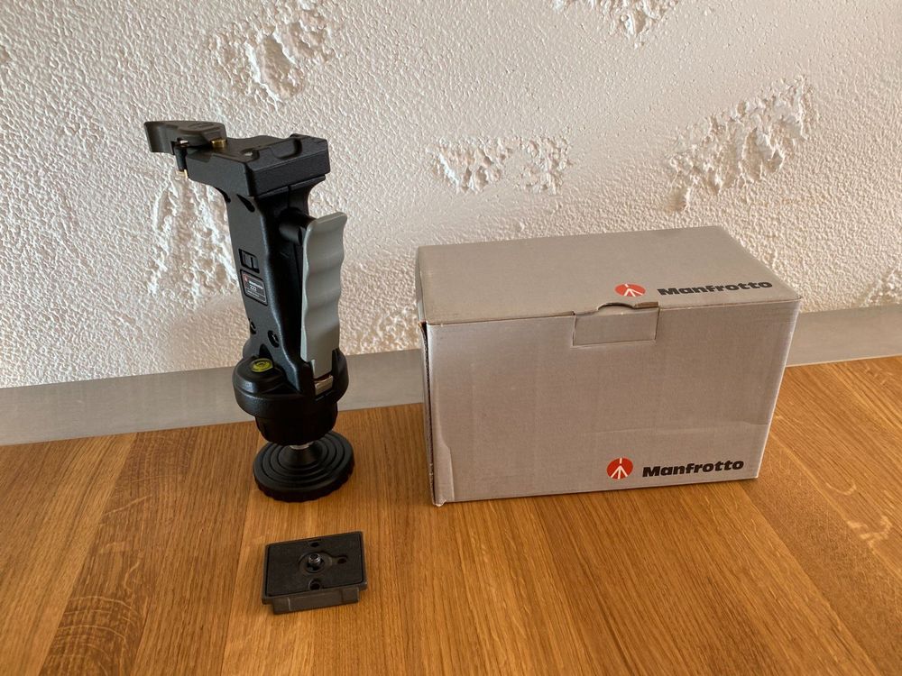 thumbnail image 2 of Manfrotto 322RC2 Grip Ball Head With Quick Release Plates - Professional Camera Tripod Head 2 of 13