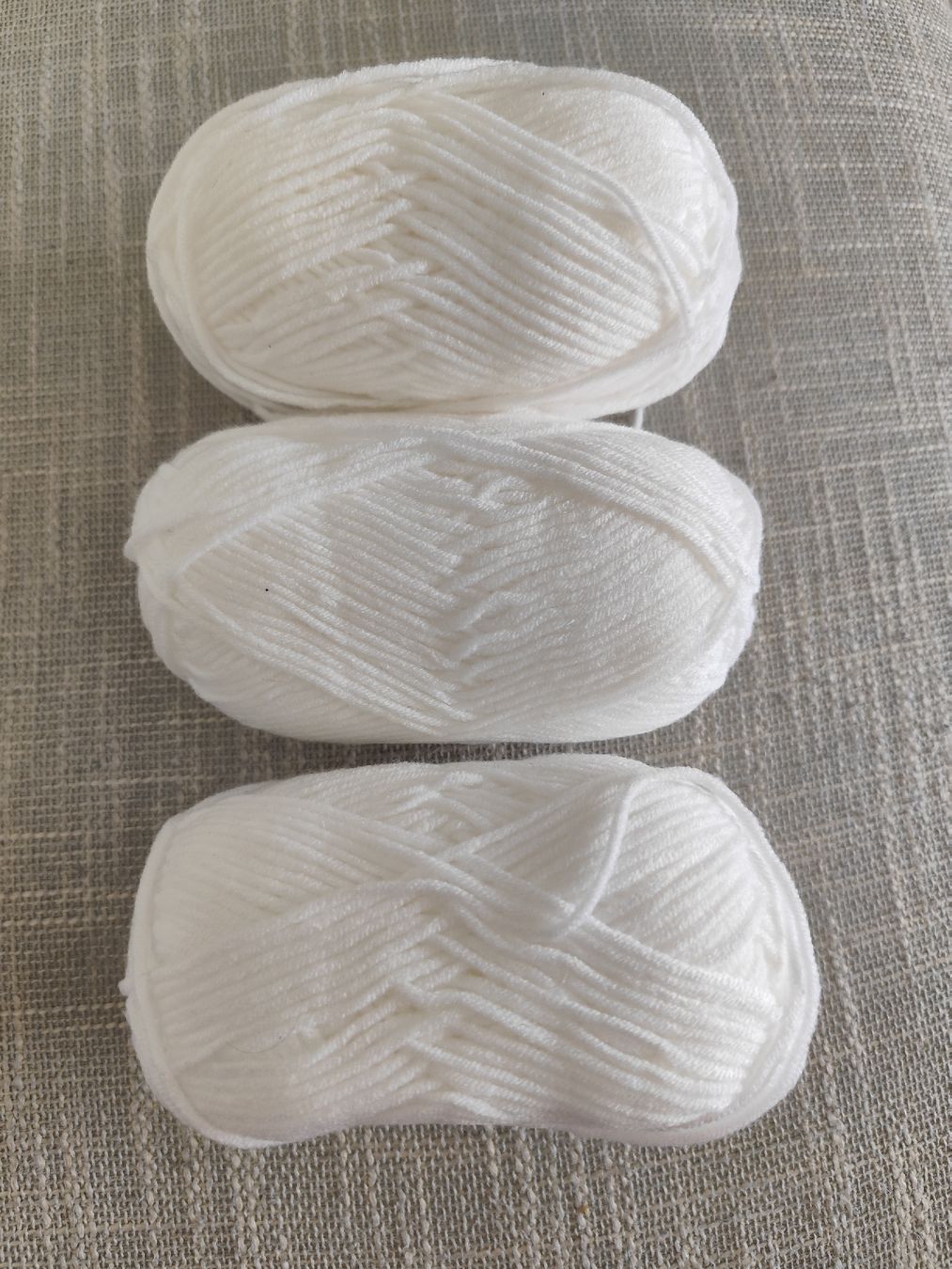 Cordicelle & Fili: 3 white yarn balls – Nuovo (secondo la descrizione) da Zürich venduto da lub_6w8f