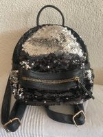 Schwarzer Rucksack mit Pailletten