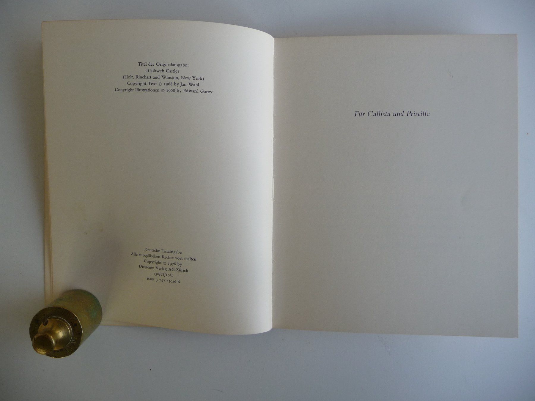 Libri: EDWARD GOREY- SCHLOSS SPINNWEB, ANTIKES KINDERBUCH – Usato da Aesch BL venduto da Imoonlight 2