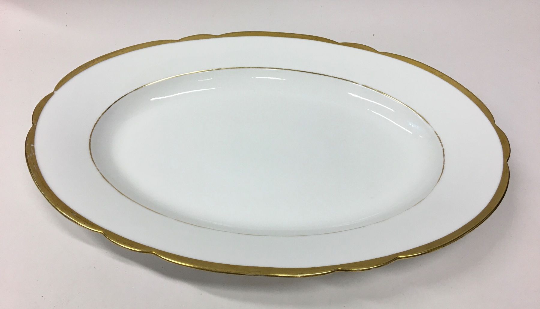 Servierplatten: Servierteller oval weiss mit Goldrand Grösse 56cm – Gebraucht aus Olten von ELHANDEL