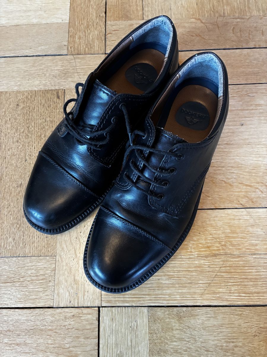 Herrenschuhe: Chaussures derby Dockers noires – Gebraucht aus Biel/Bienne von tariqhorse