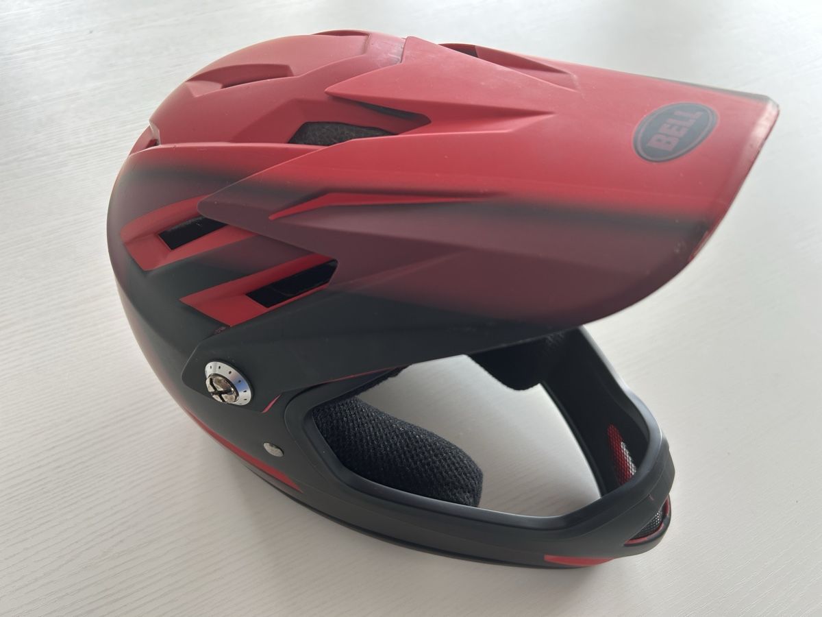 Bell Caschi: Casque descente VTT enfant – Usato da Courrendlin venduto da kiki_villemin 1