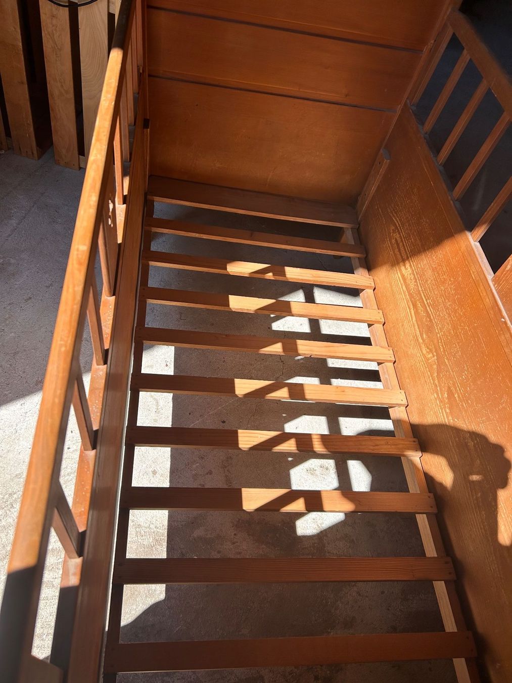 Letti: Altes Kinderbett aus Holz – Usato da Aristau venduto da WalterM06 1