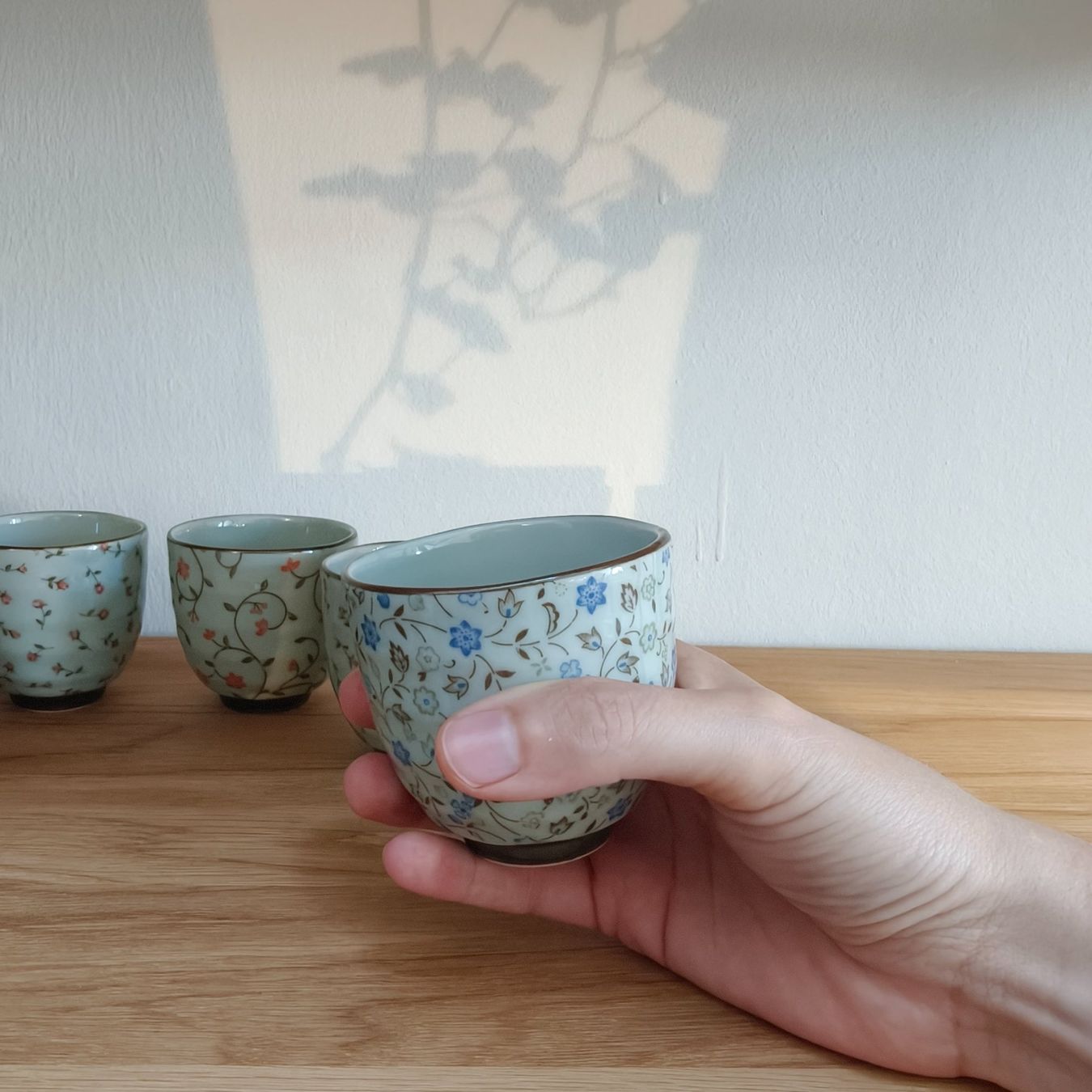 Set di piatti: Set aus 6 japanischen Teebechern, florales Design – Usato da Basel venduto da MrButsch 1