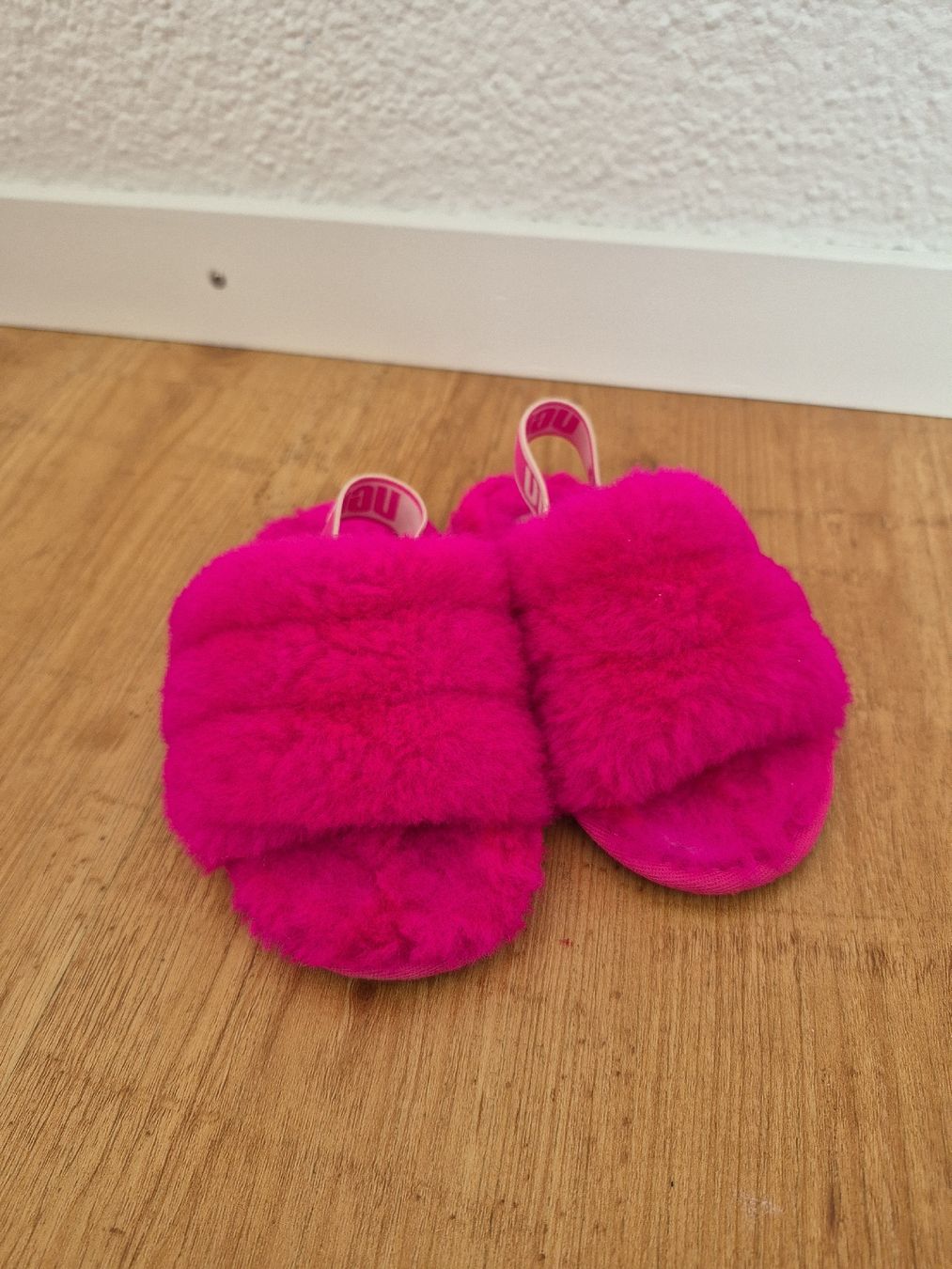 Ugg Scarpe per ragazze: ugg gr. 25 – Usato da Spiez venduto da V.H.K.