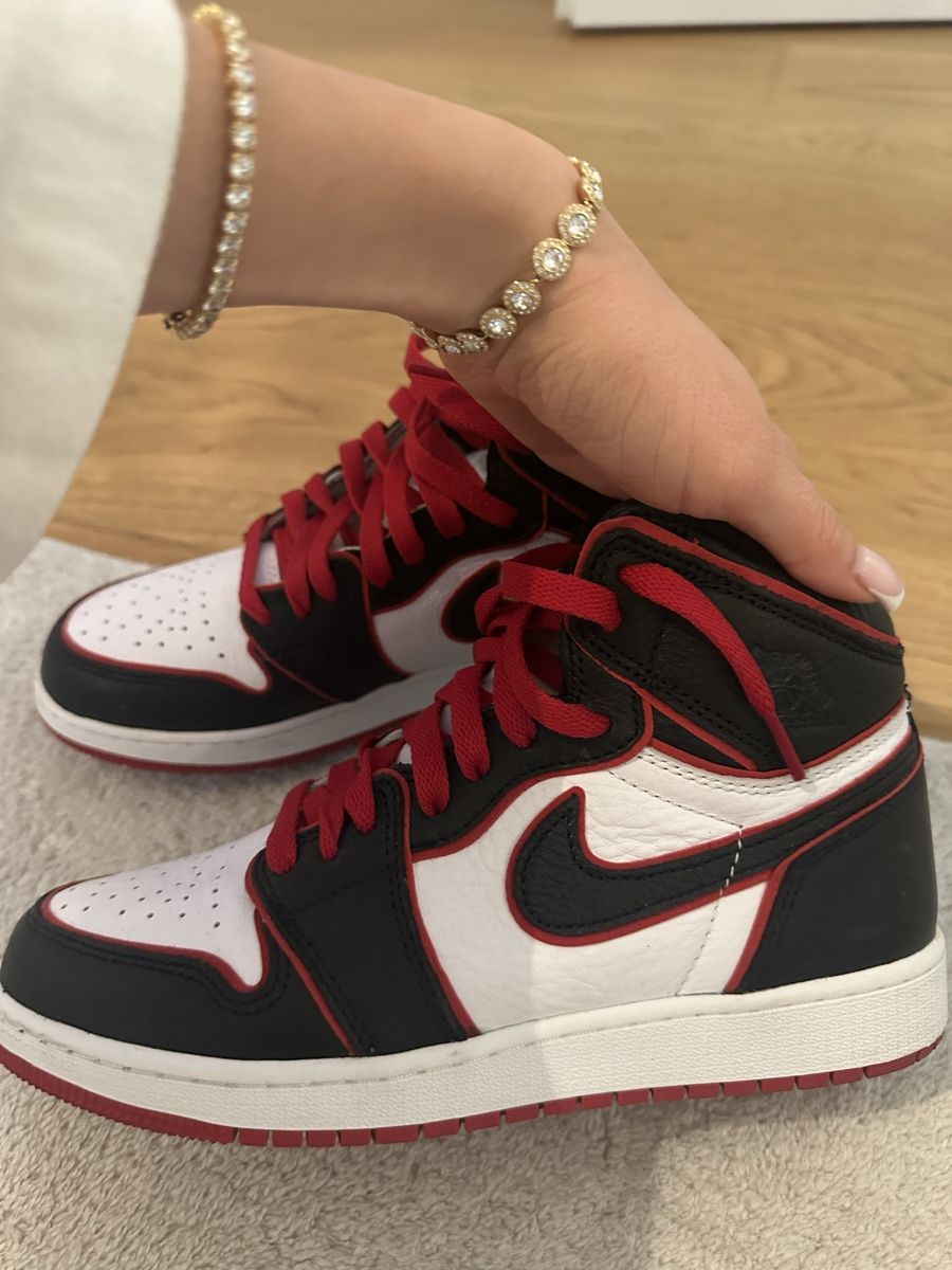 Jordan Scarpe da uomo: Jordan 1 Retro hoch bloodline – Nuovo (secondo la descrizione) da Uster venduto da celiiinaaa
