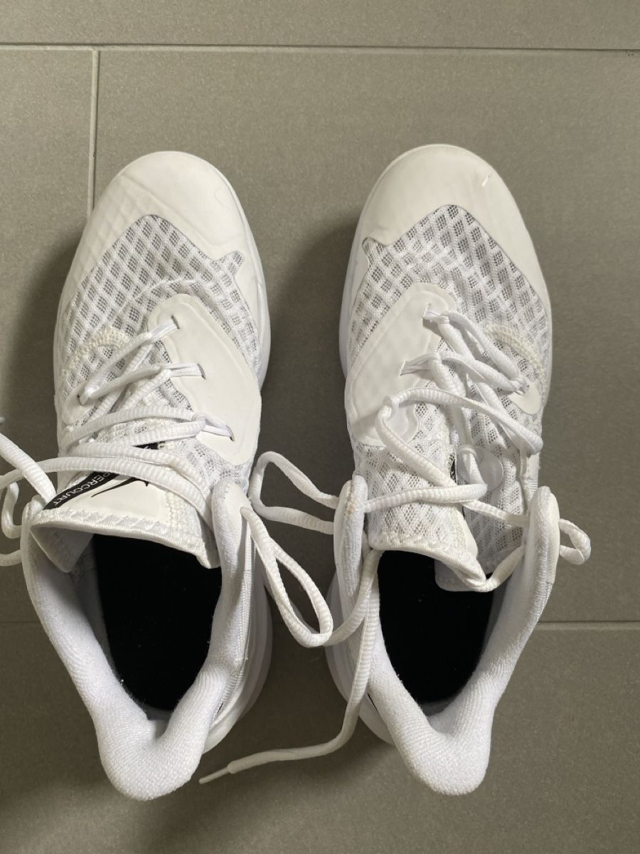 Nike Scarpe da donna: Nike Hallenturnschuh – Usato da Chur venduto da dan_tp5n