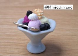 Handmade Coupe Eisbecher mit Brombeeren, Keramik Eisbecher