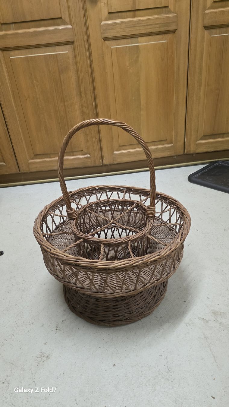 Altro in Antiquarato & Arte: Panier à bouteilles vintage en osier, rustique . – Usato da Sion venduto da Kifmi74