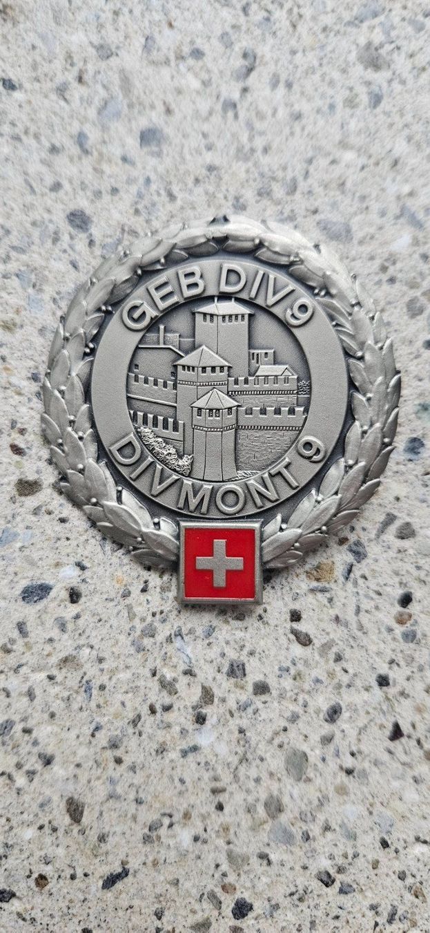 Schweizer Armee Placchette & Badge: *** Beretemblem Silber Schweizer Armee *** – Nuovo e nell'imballaggio originale da Riedholz venduto da fr_sIruP